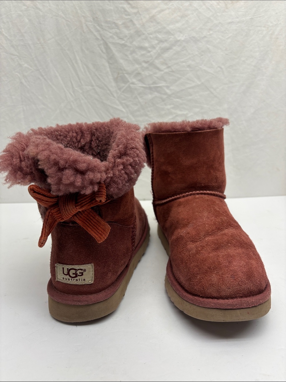 UGG Bailey Bow Boots, SZ 8, box 41
